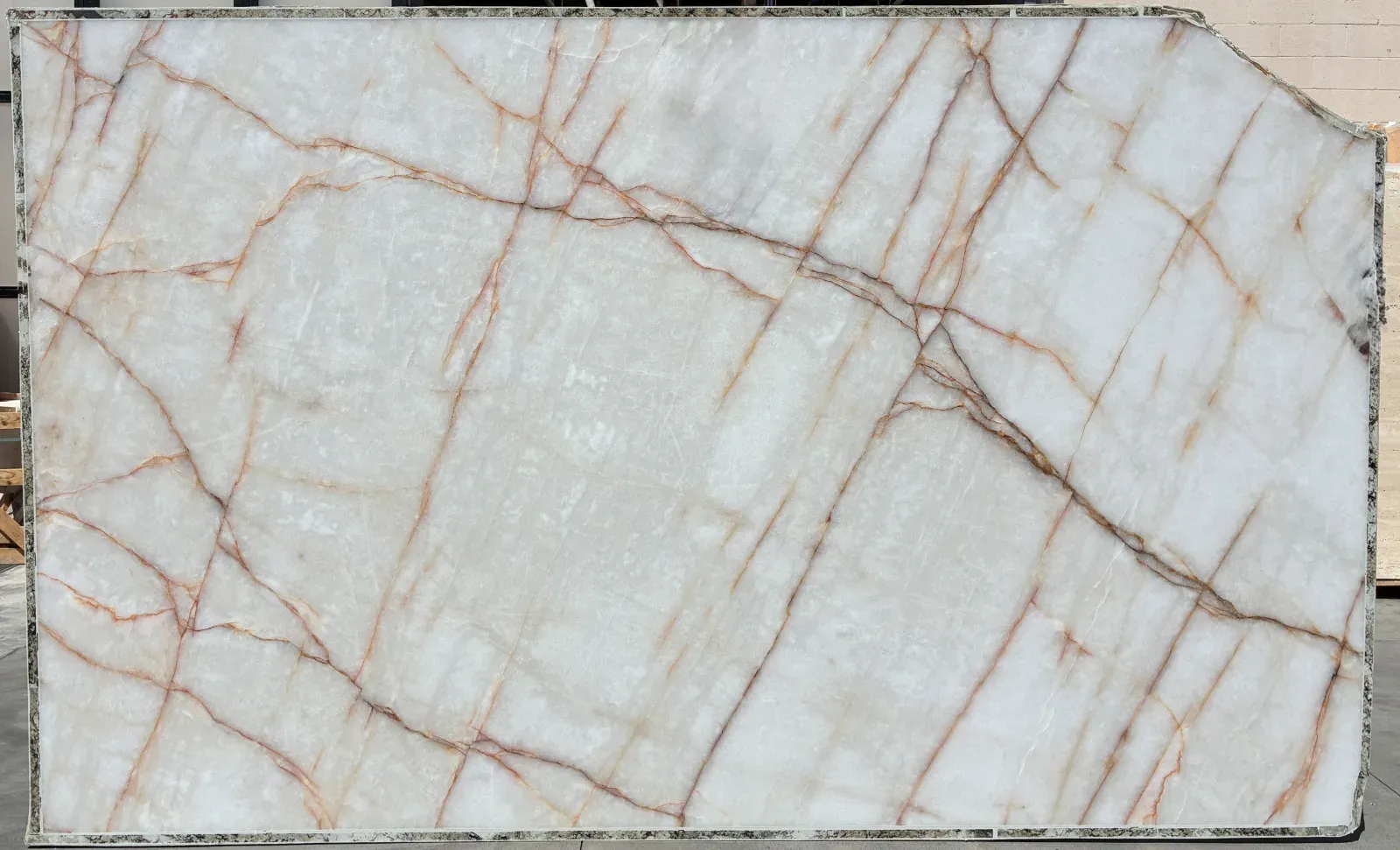 Cristallo Iceberg Quartzite Slab Photo 2