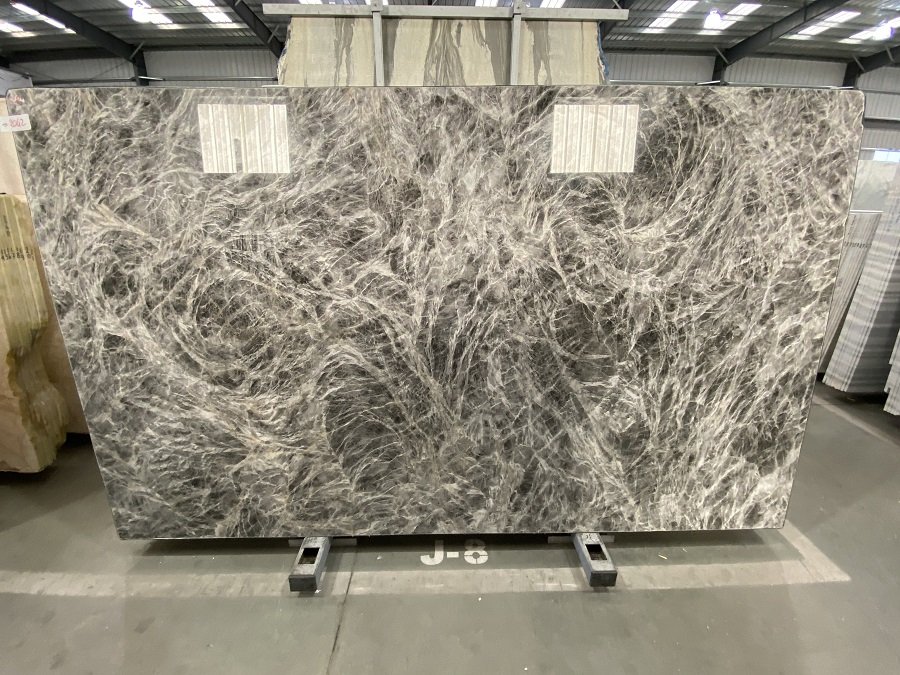 Cristallo Noir Quartzite Slab in North Hollywood, Los Angeles