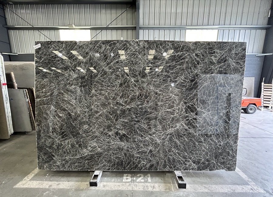 Cristallo Noir Quartzite Slab in North Hollywood, Los Angeles